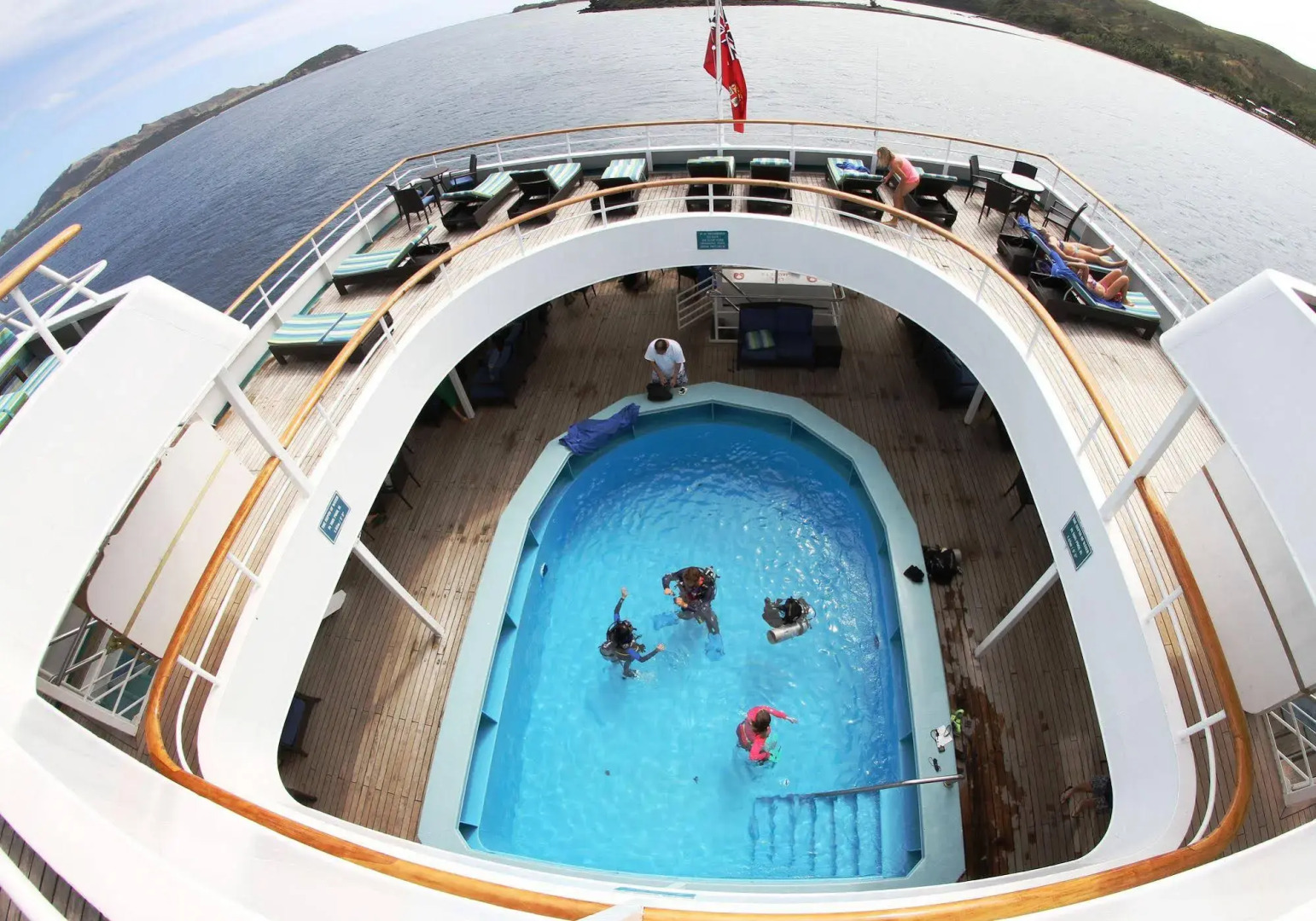 Captain Cook Cruises Fiji - Reef Endeavour