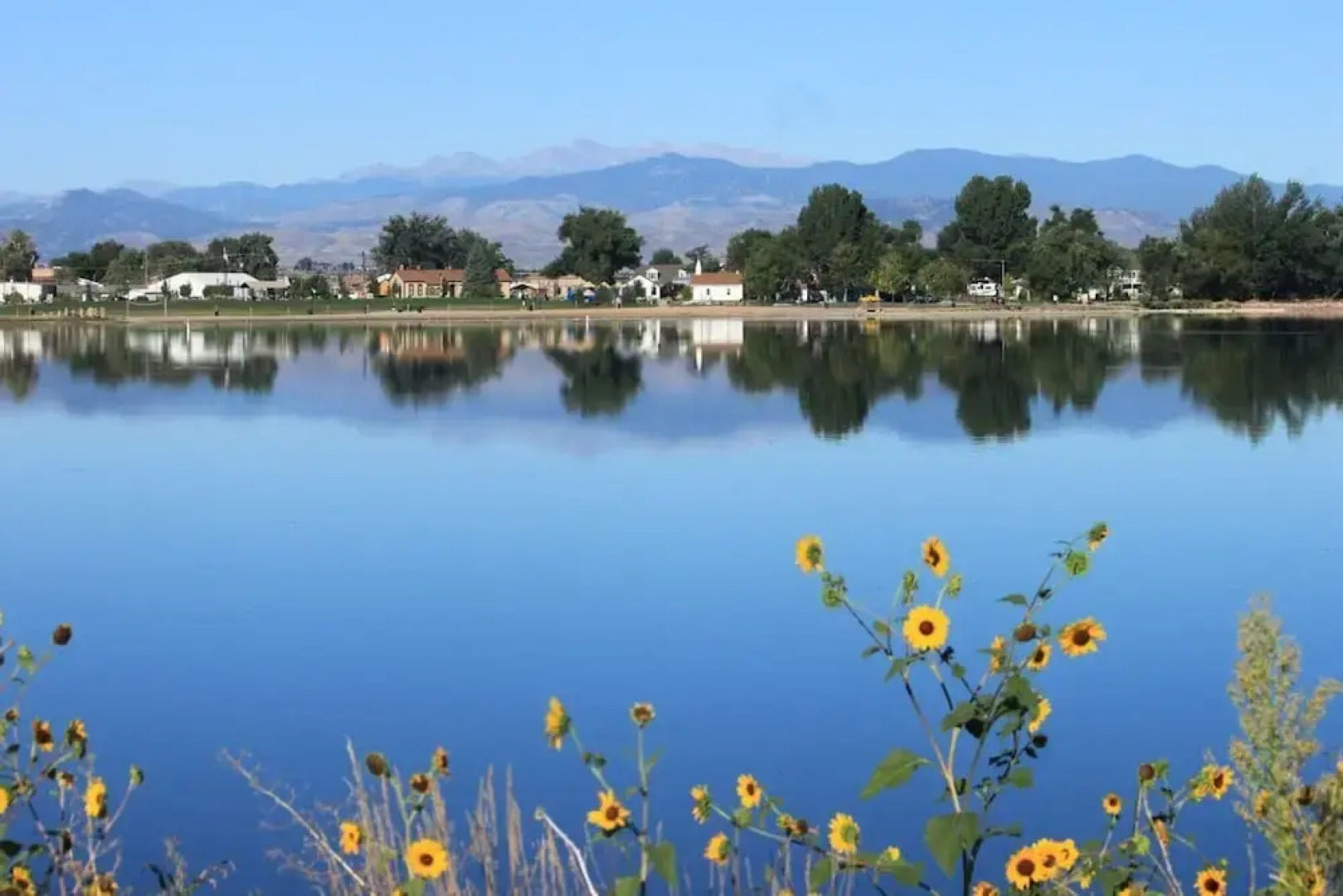 Windsor Farmhouse Family Fun, Yard & Fireplace