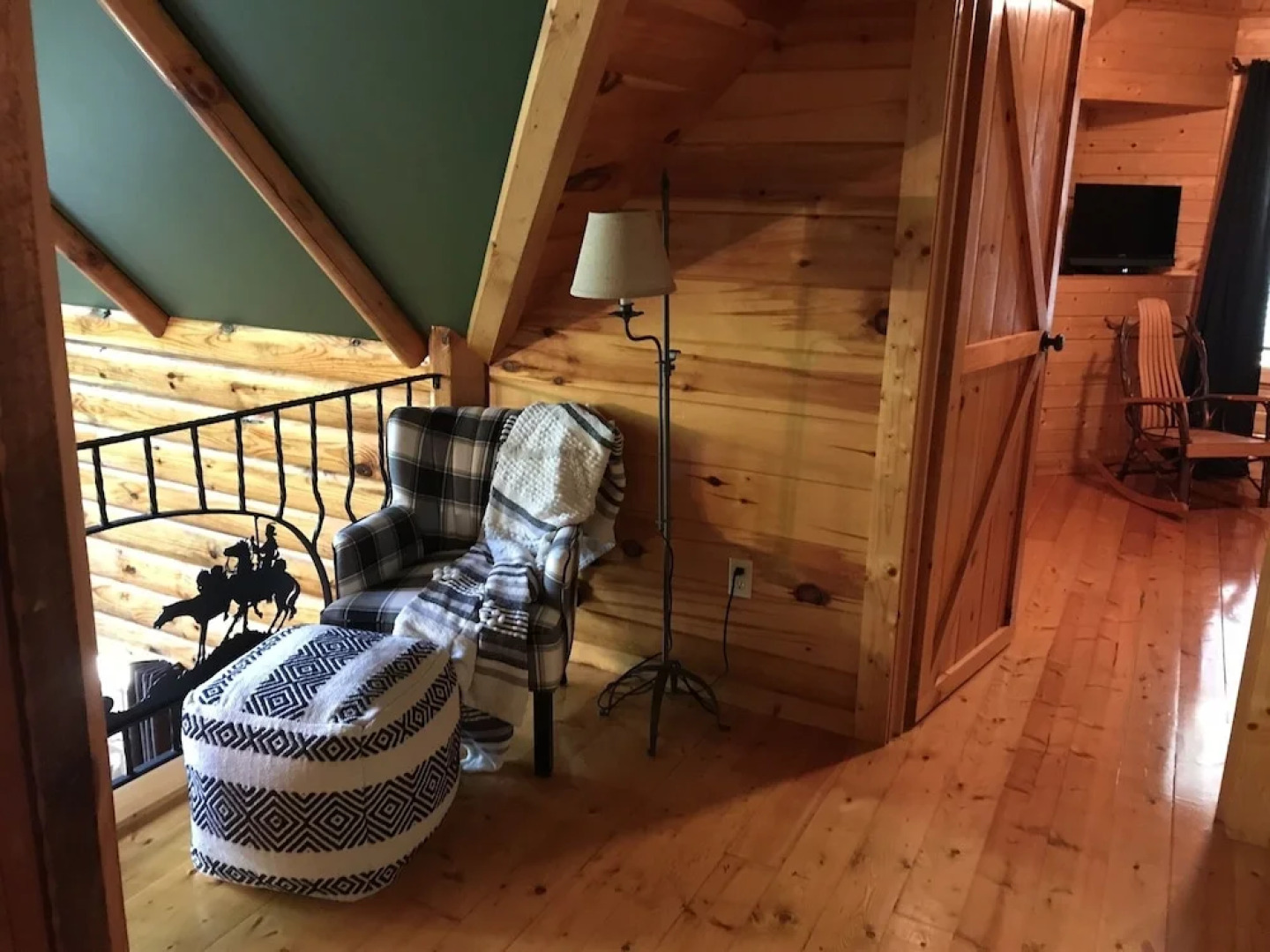 Tree Top Lodge - Gorgeous Lake Cabin With Hot Tub & Magnificent Views Of Forests And Mountains! 3 Bedroom Cabin by Redawning