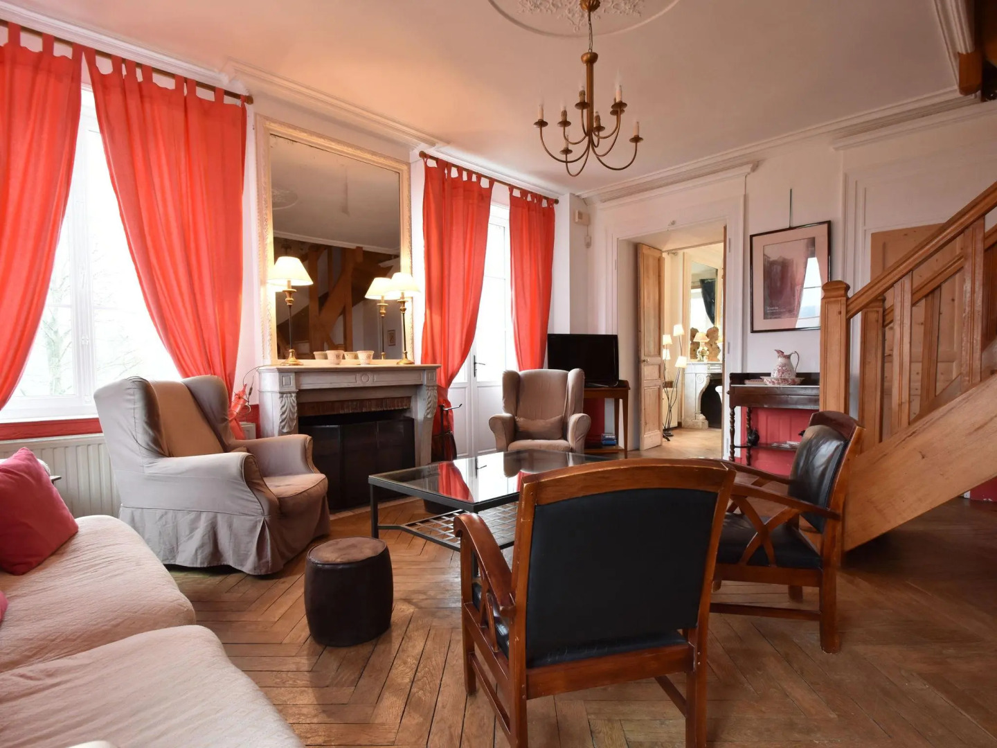 Modish Castle in Asnières with Terrace