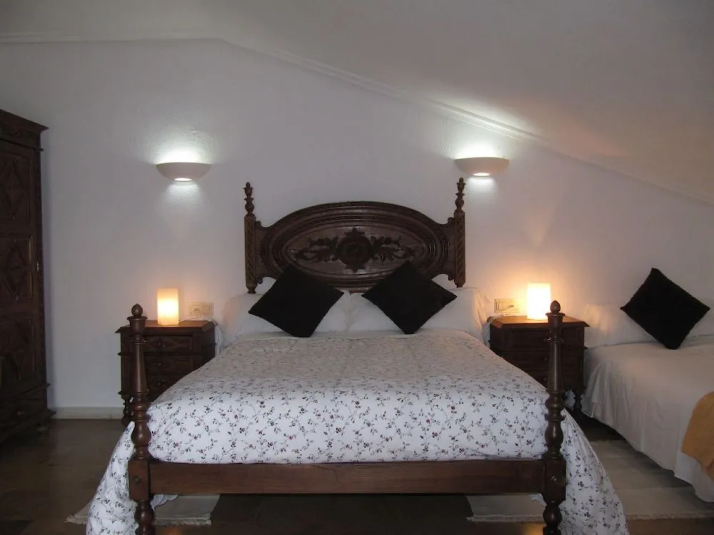 Las Cavenes Del Cabaco