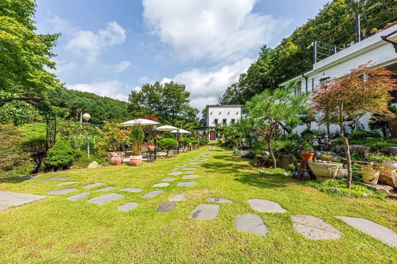 Vivaldi white house in vally