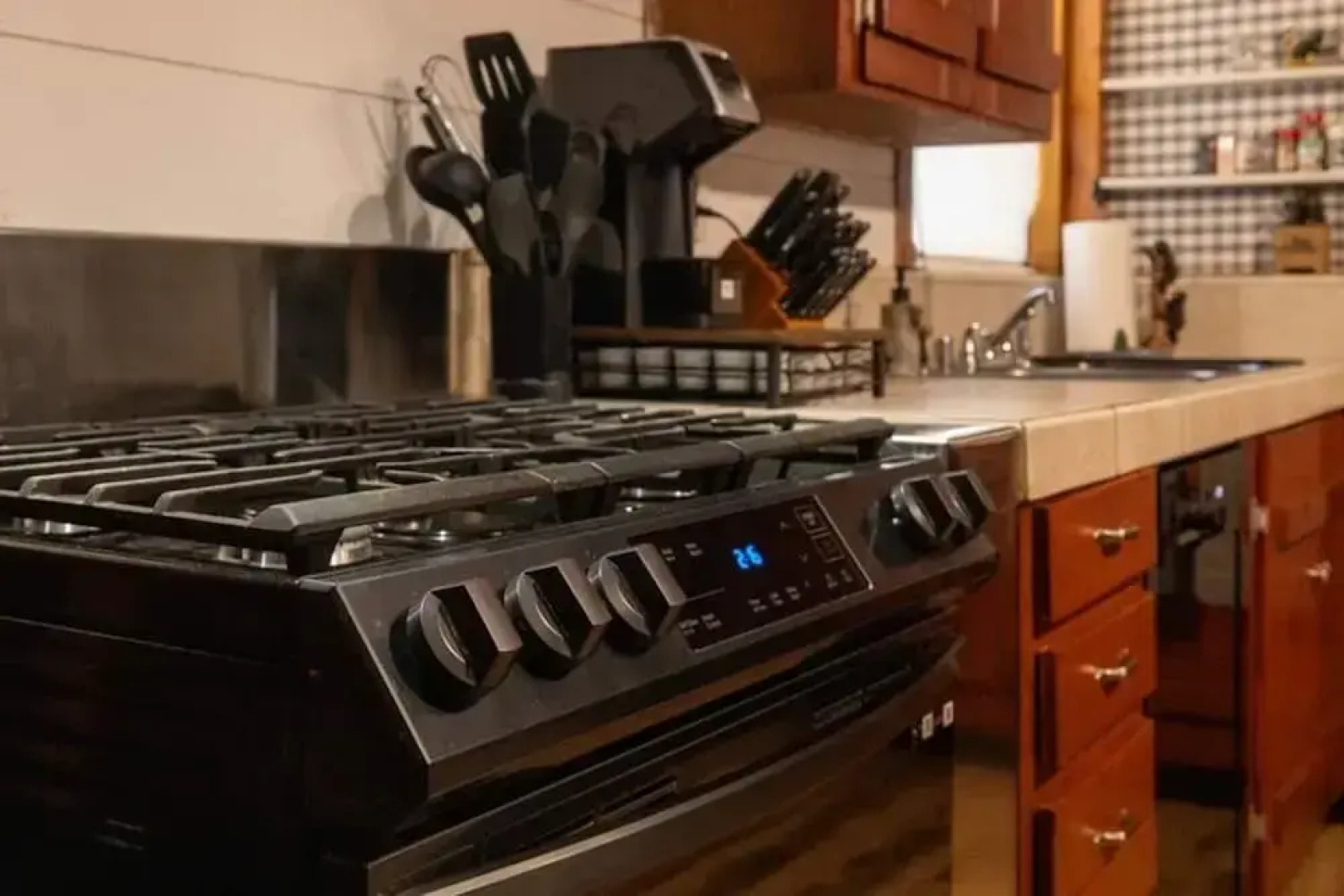 Nature's Bounty Cabin: Explore, Relax, Reconnect 3 Bedroom Home by RedAwning