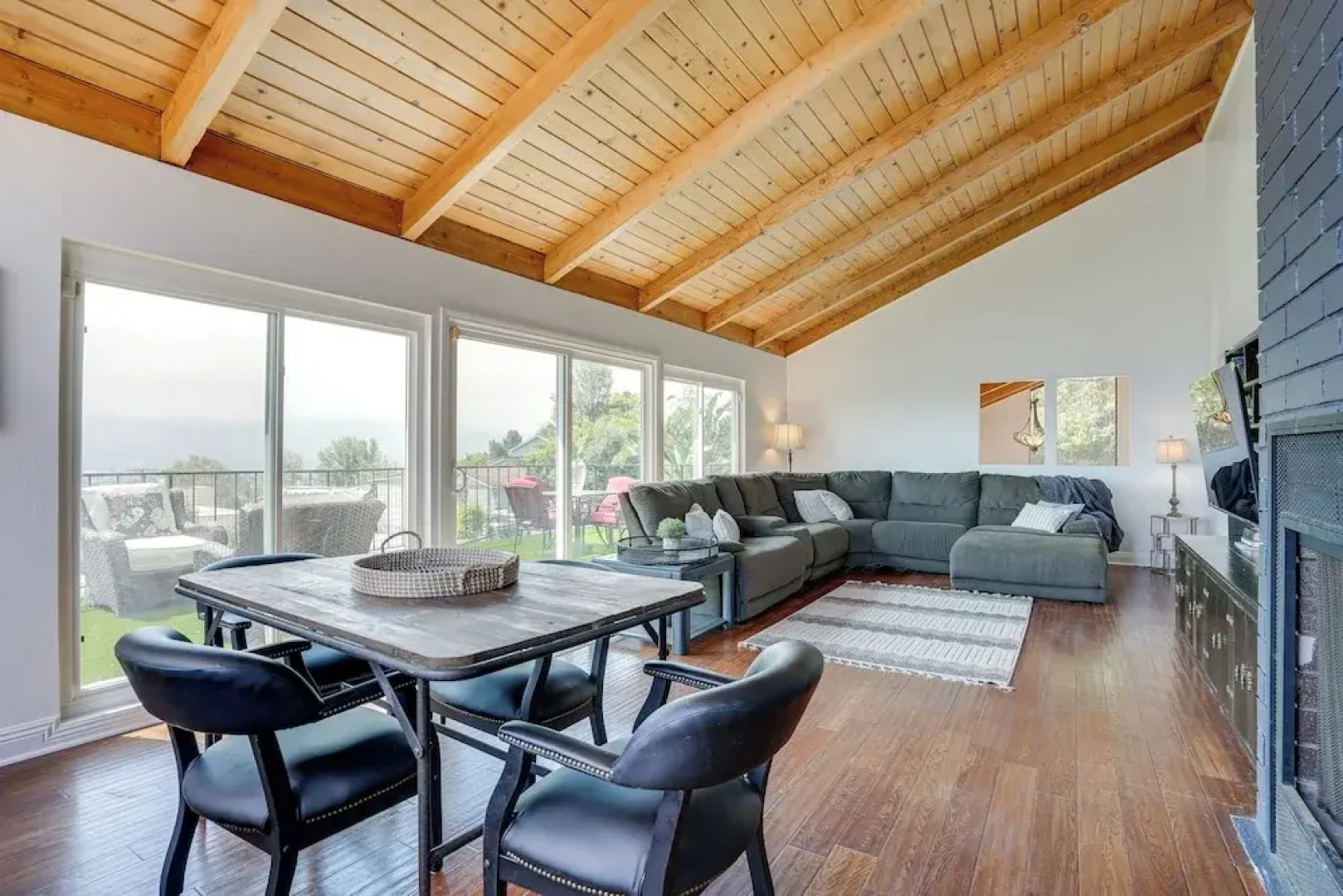 Chic Santa Paula Home w/ Mountain & City Views!