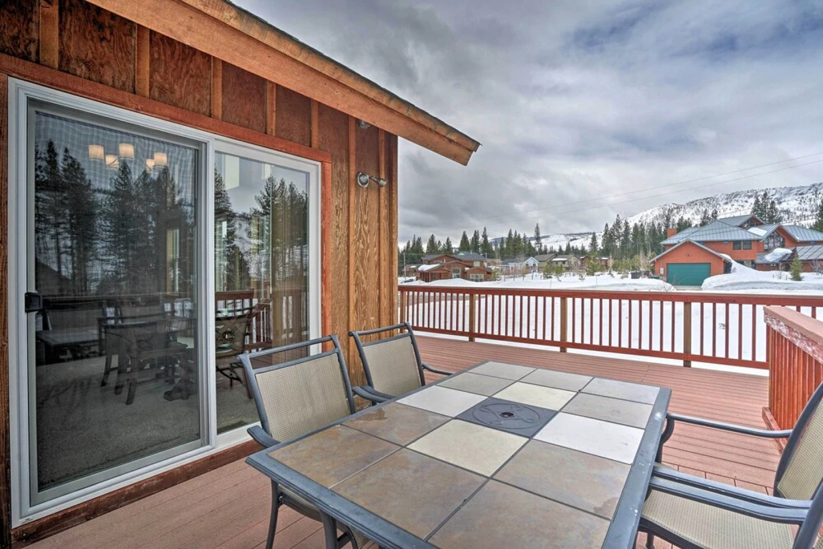 9 Mi to Heavenly Mountain: South Lake Tahoe Home!