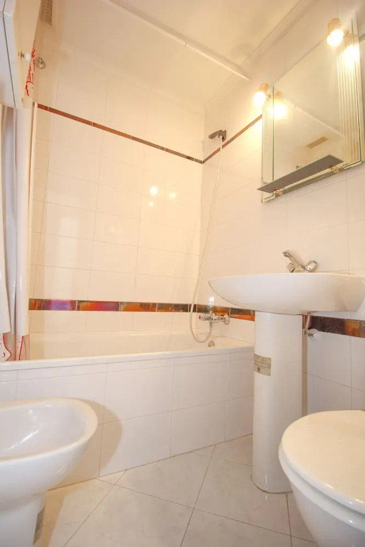 Beautiful 3 Bedroom Apt Alfalfa