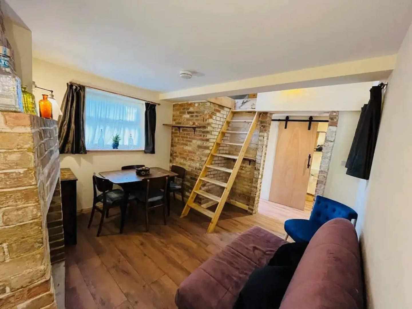 Adorable and Cosy Tiny Cottage