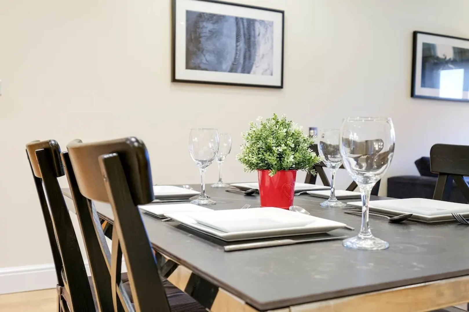 Luxury 3 Bedroom Apartment with Parking