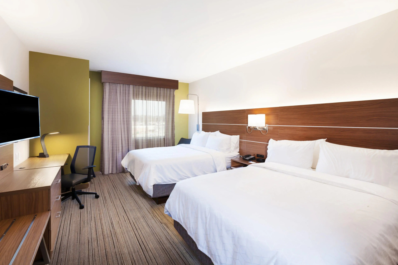 Holiday Inn Express & Suites Lenexa - Overland Park Area by IHG