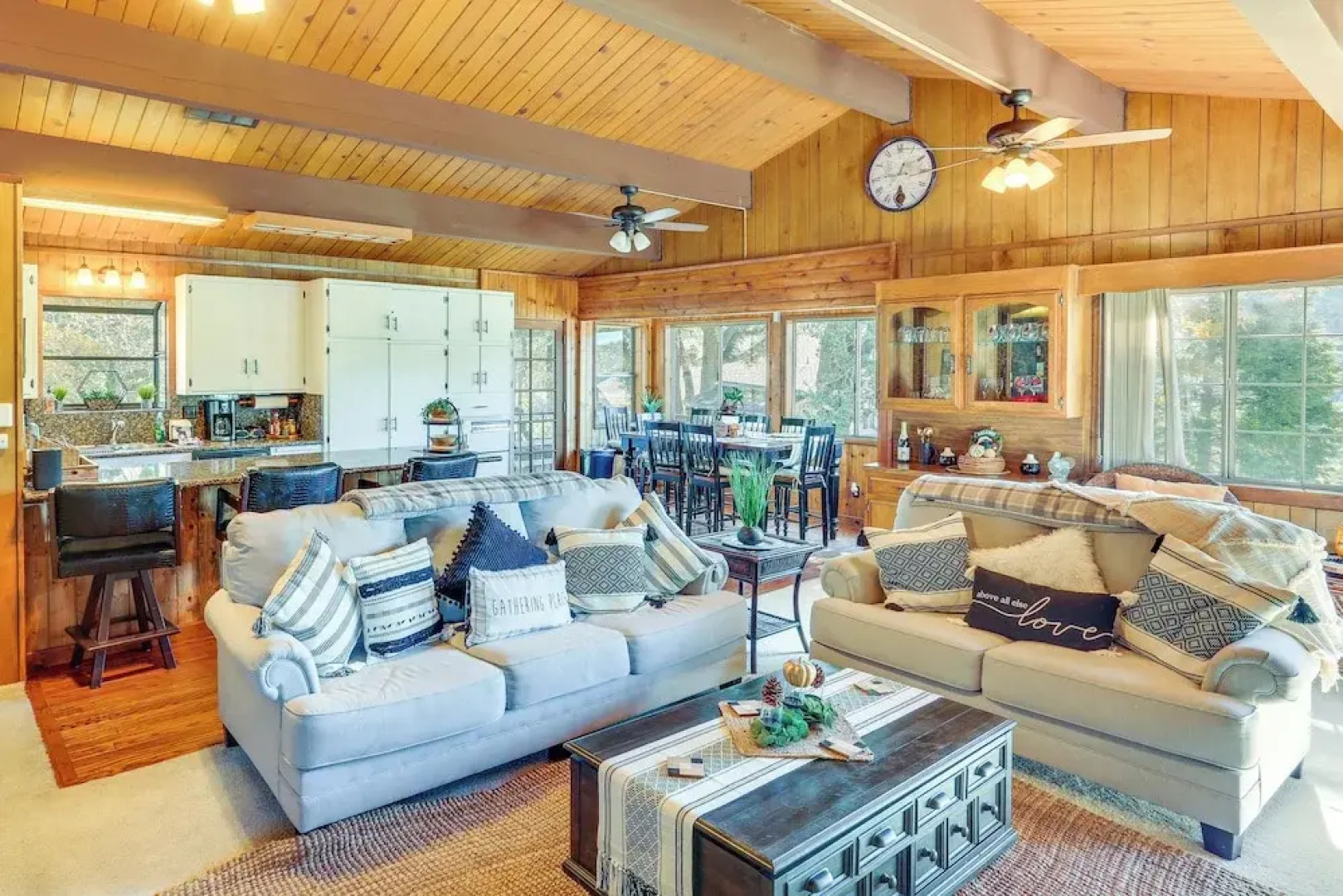 Spacious Crestline Retreat: 1 Mi to Lake Gregory