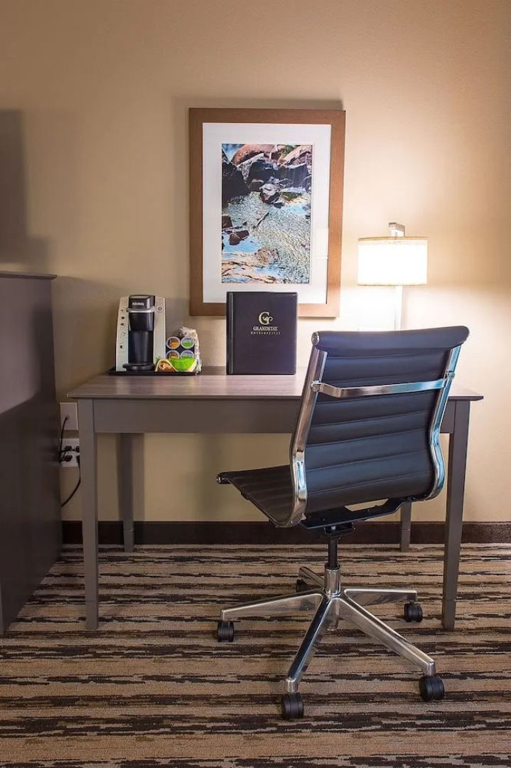 GrandStay Hotel & Suites Valley City