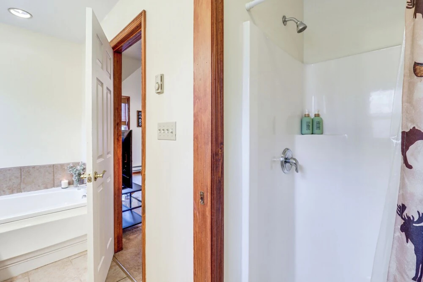 Serene Poconos Cabin w/ Hot Tub & Beach Access!