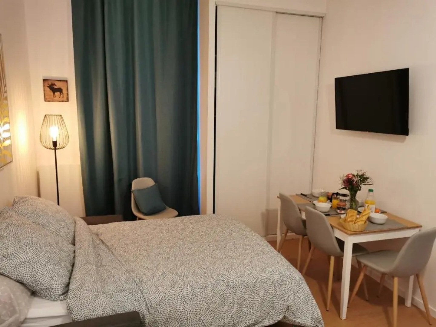 MAGNIFIQUES , T2 ou Studio, dans village de montagne Face aux Thermes