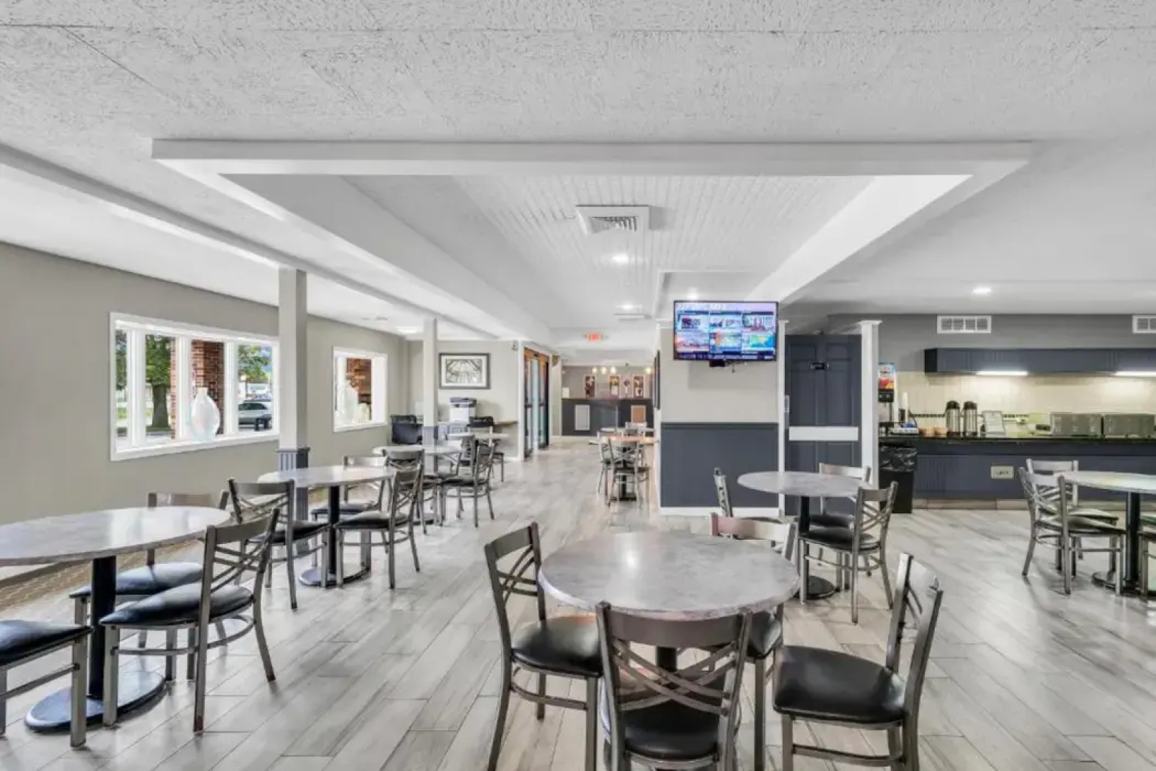 Eastlake Suites Hotel & Conference Center By OYO Urbana