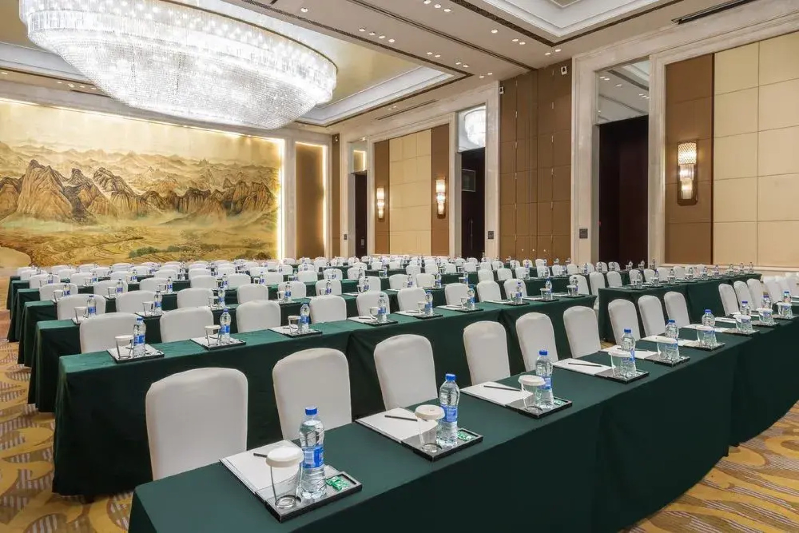 Crowne Plaza Yichang by IHG