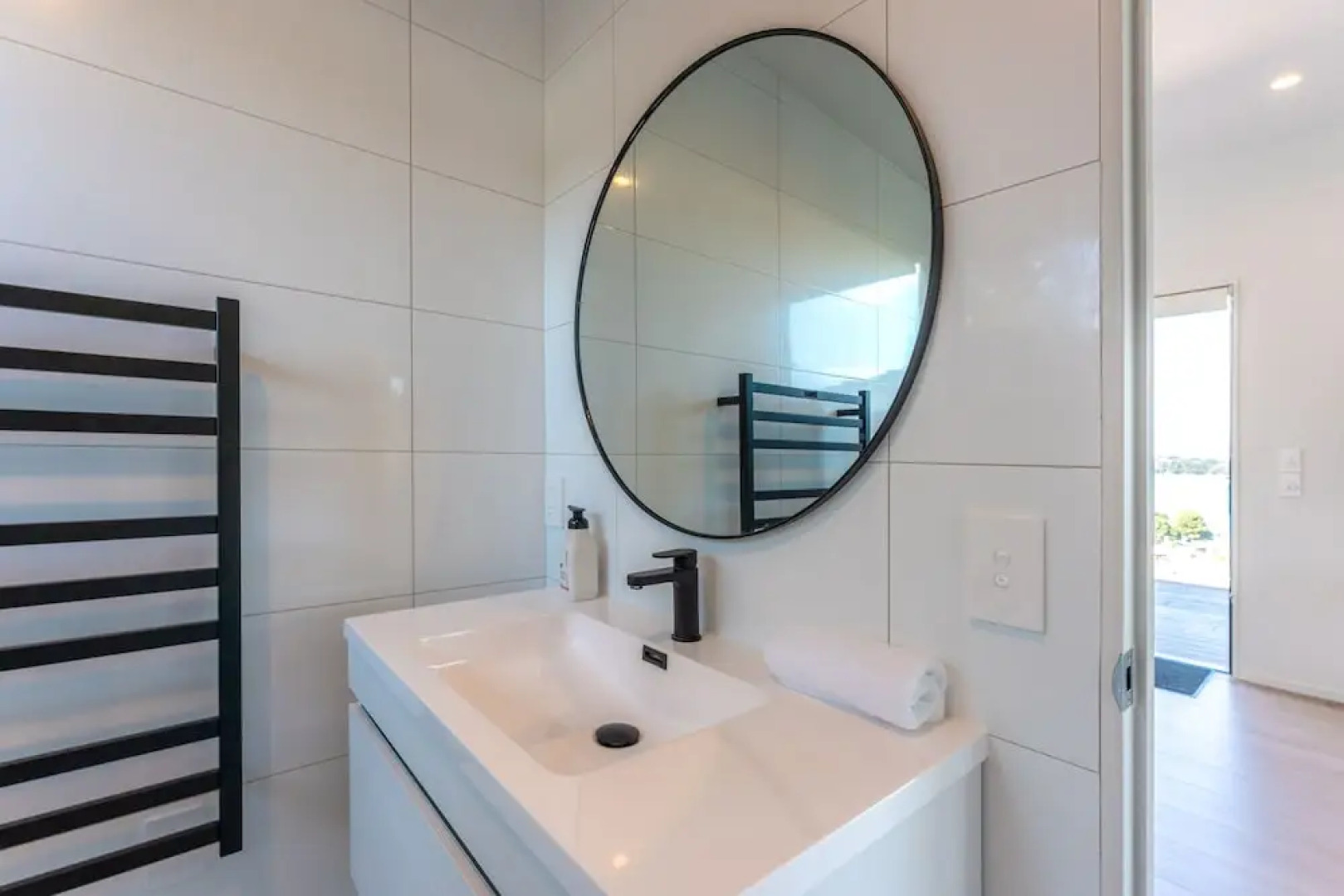 Luna Cottage - Ocean Views on Waiheke