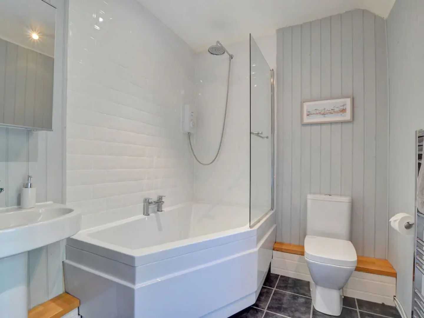 Restful Holiday Home in Glandwr near River