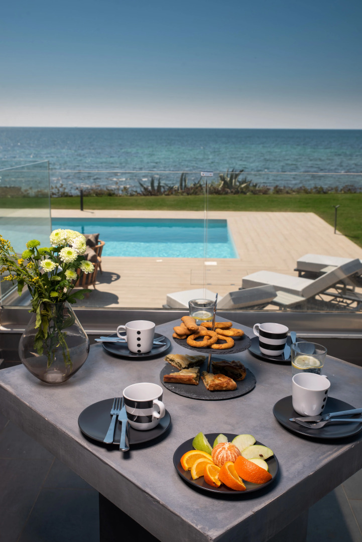 Mirazur Seafront Sunset Villa