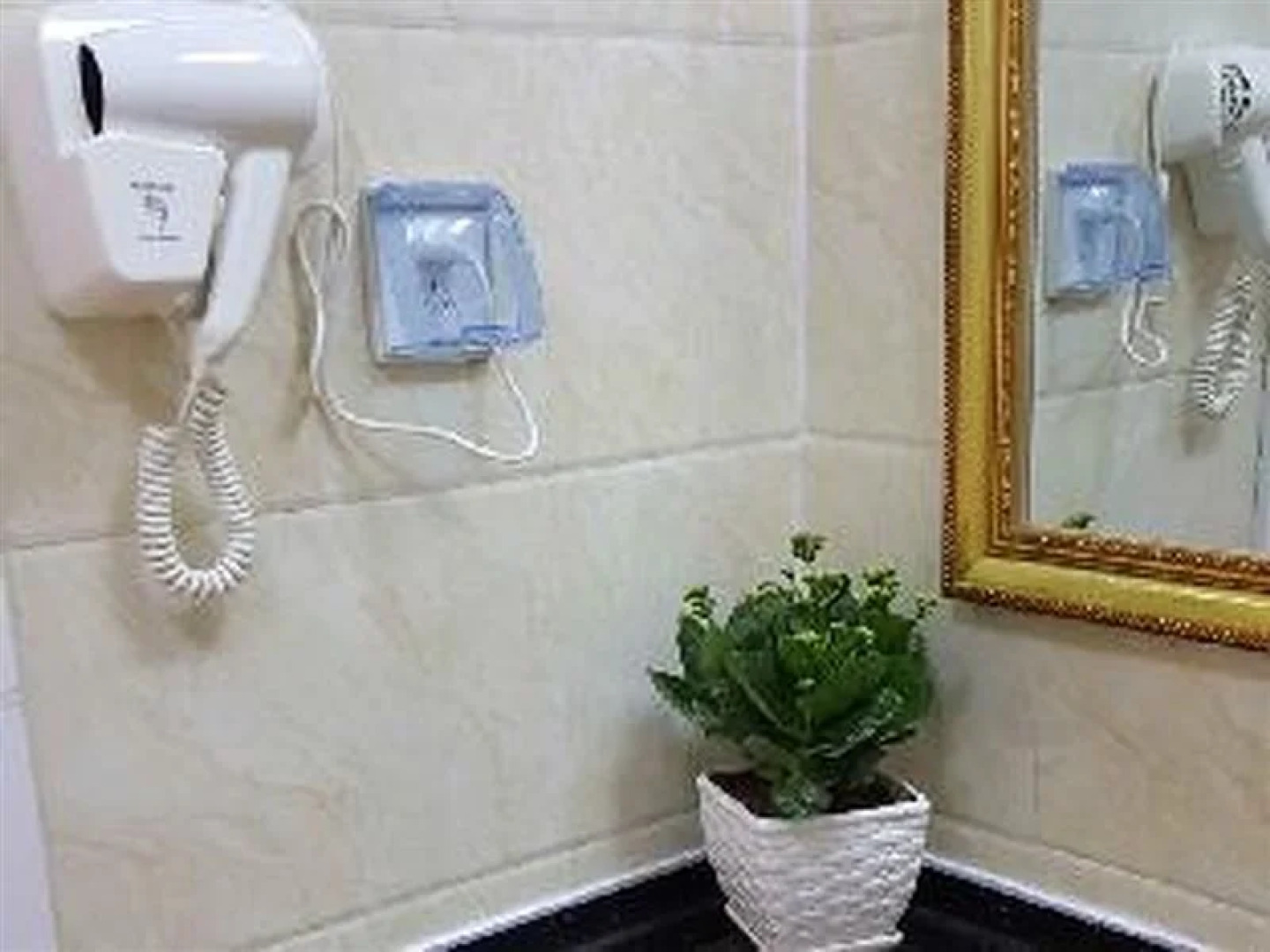 Shell Hotel Zhoukou Jiaotong Zhong Road Bus Center Station