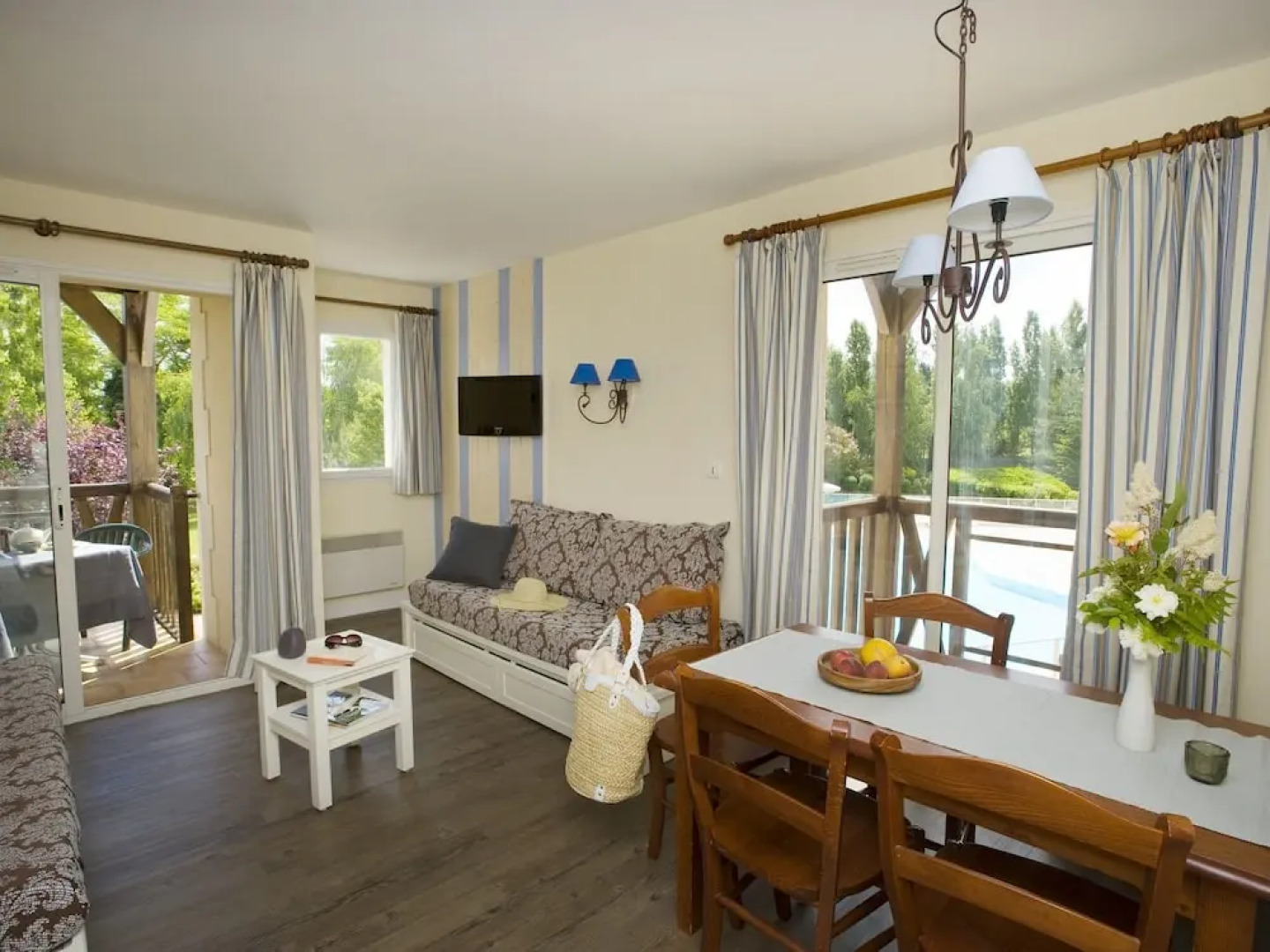 Traditional Apartment With Balcony or Terrace in Deauville