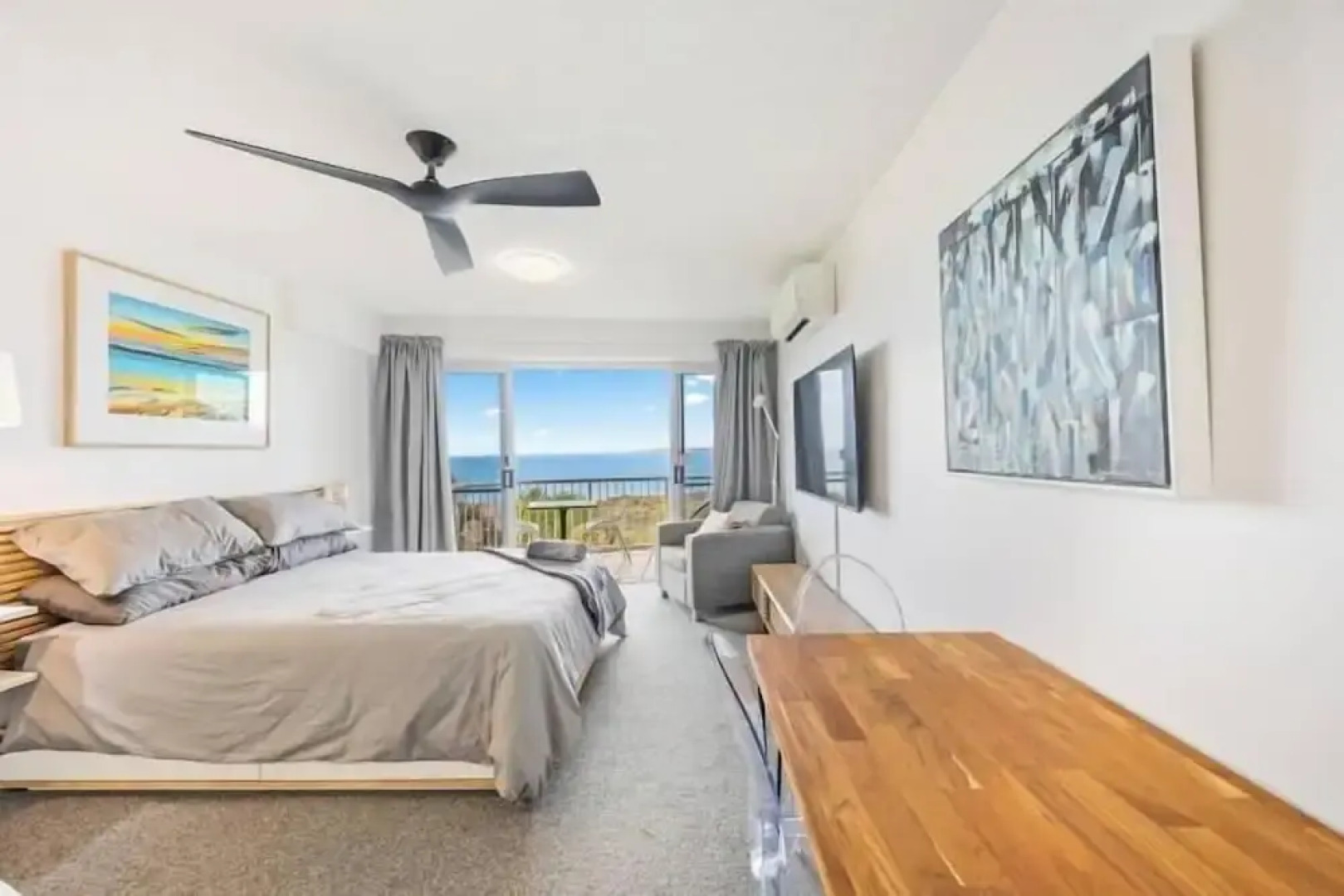 Wake to the Waves - Oceanfront Apartment