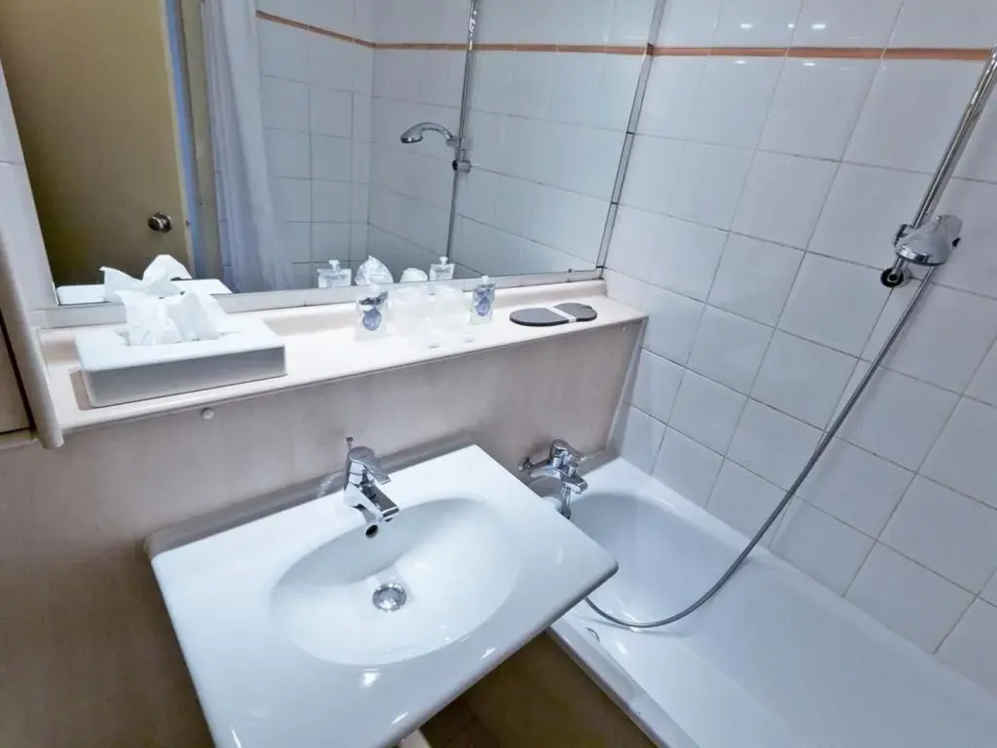 greet Hotel Villeneuve La Garenne