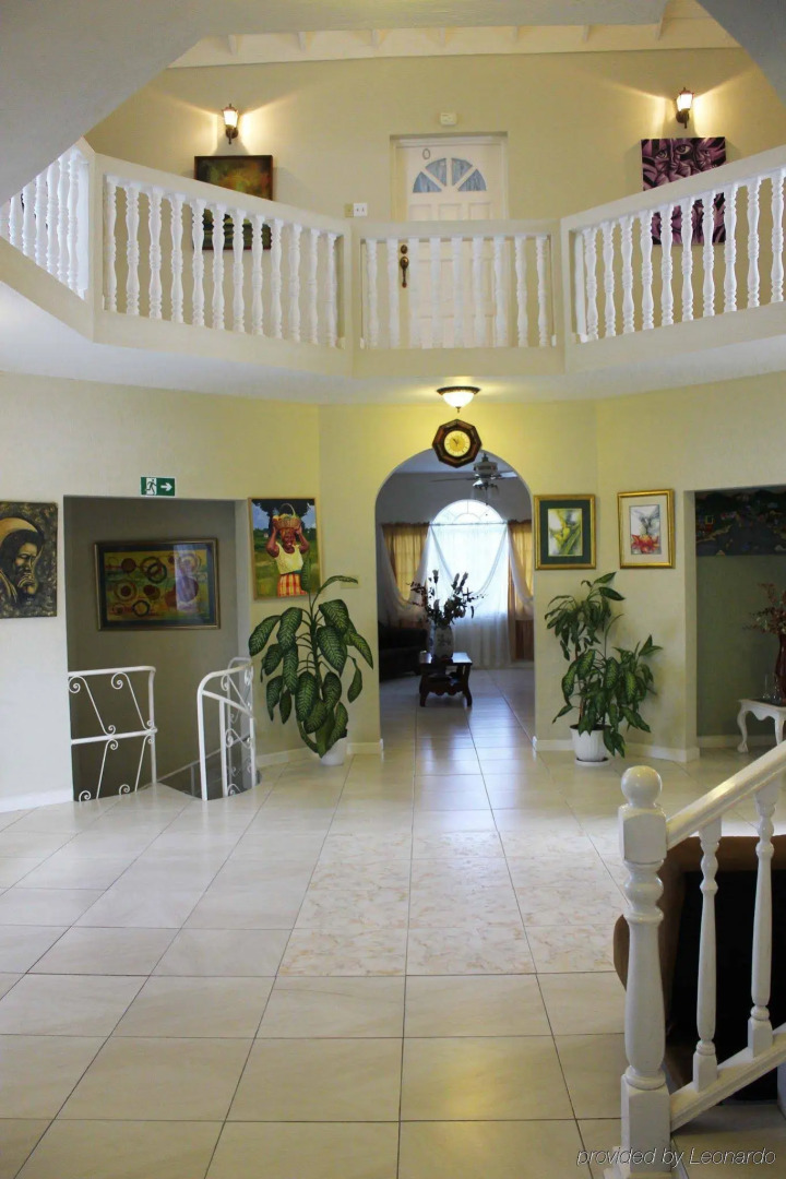 Retreat Guesthouse Luxury Suites