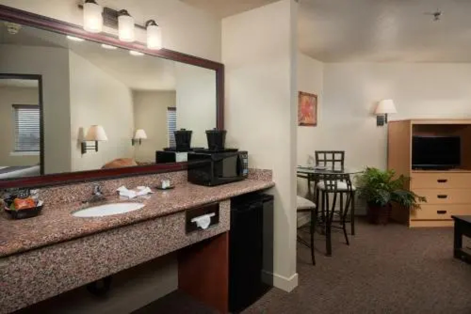 The Garibaldi House Inn & Suites