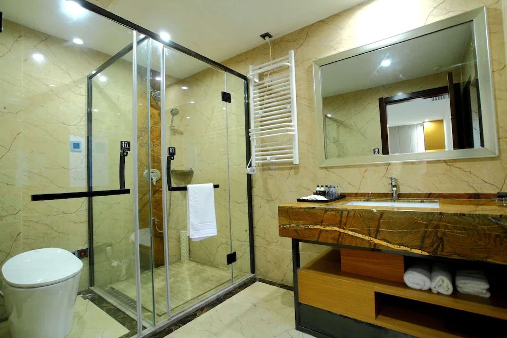 Lushan Xinyuan Hotel