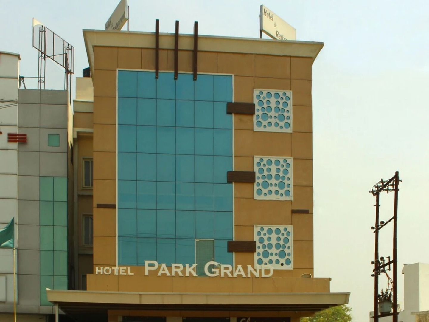 OYO 4772 Park Grand Hotel & Resort