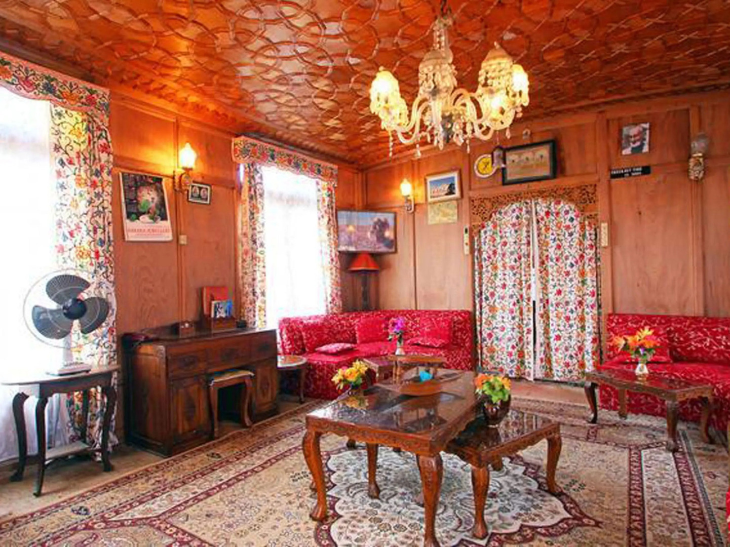 Houseboat Ambassador