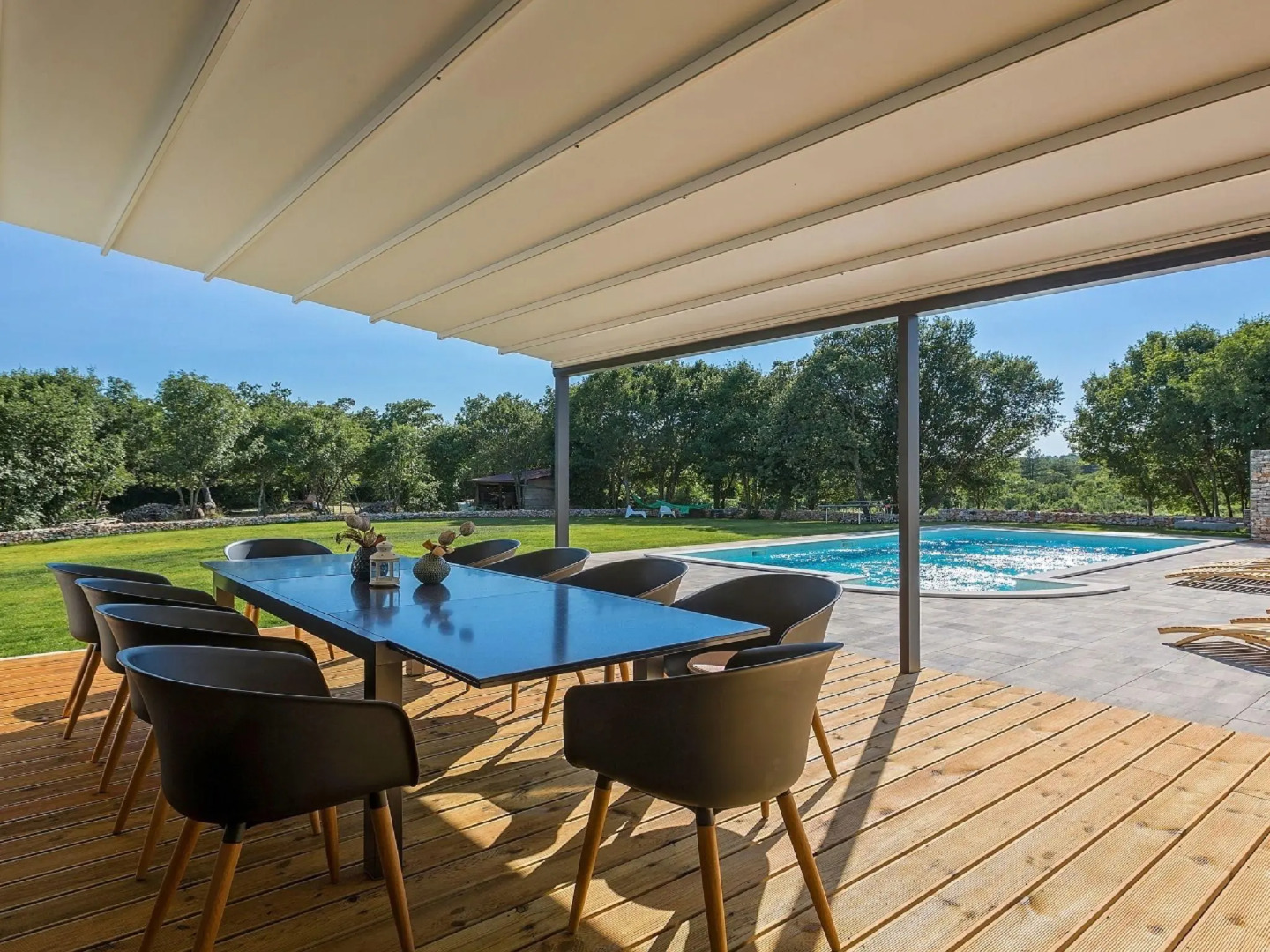 Lush Villa in Belavici with Pool & High-End Kitchen