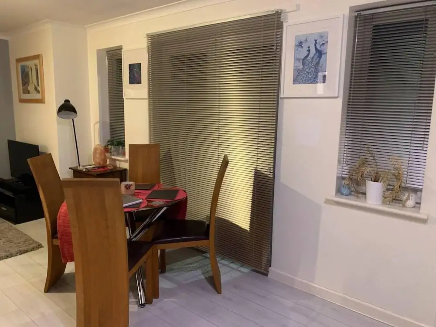 Lovely 2-bed Apartment in Wallasey, Sleeps 4