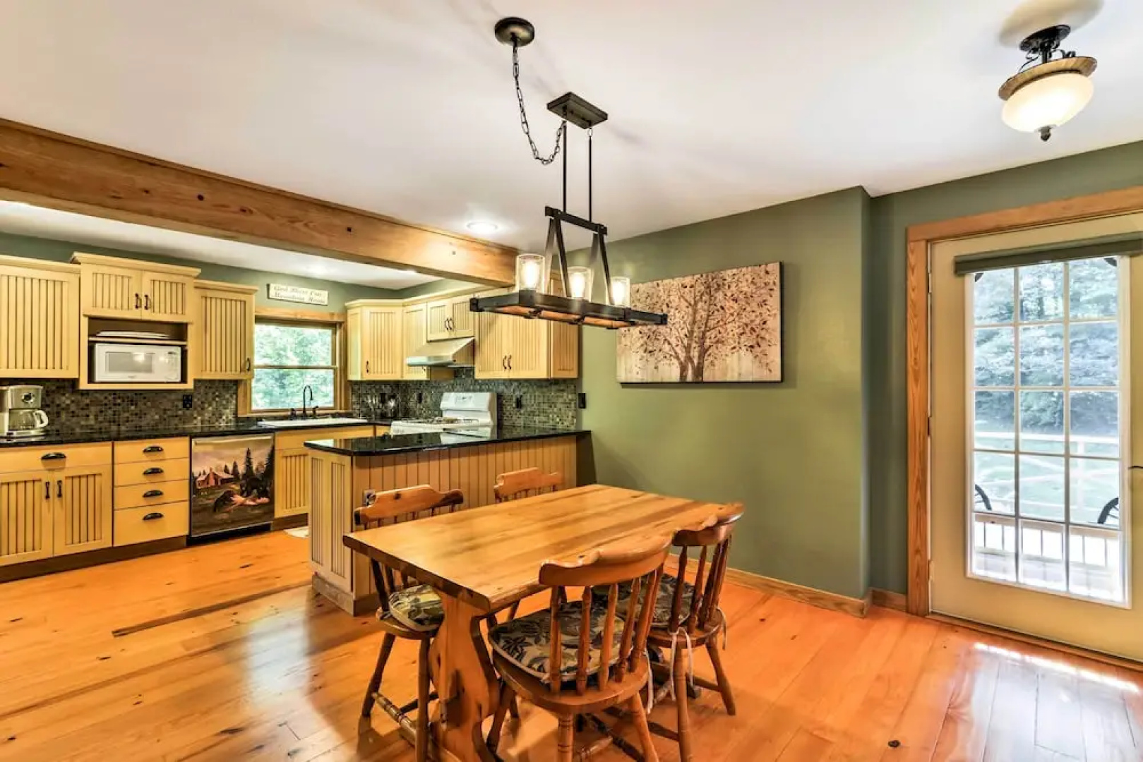 Black Mountain Cabin w/ Screened Porch + Views!