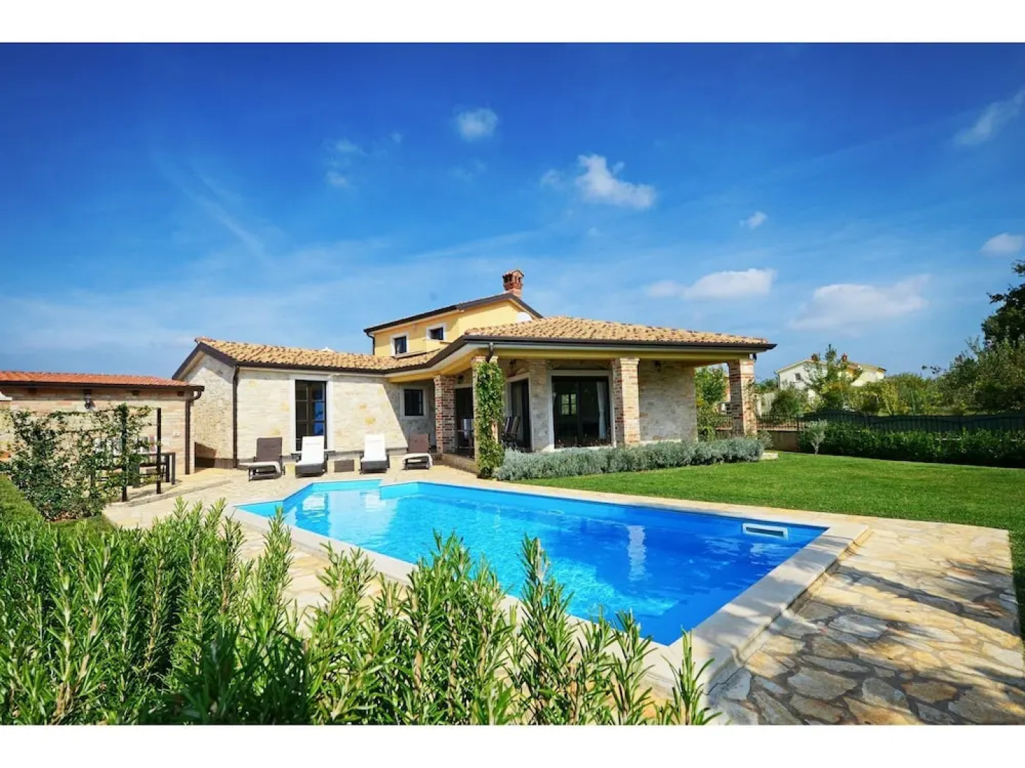 Beautiful Holiday House With Private Pool and Terrace