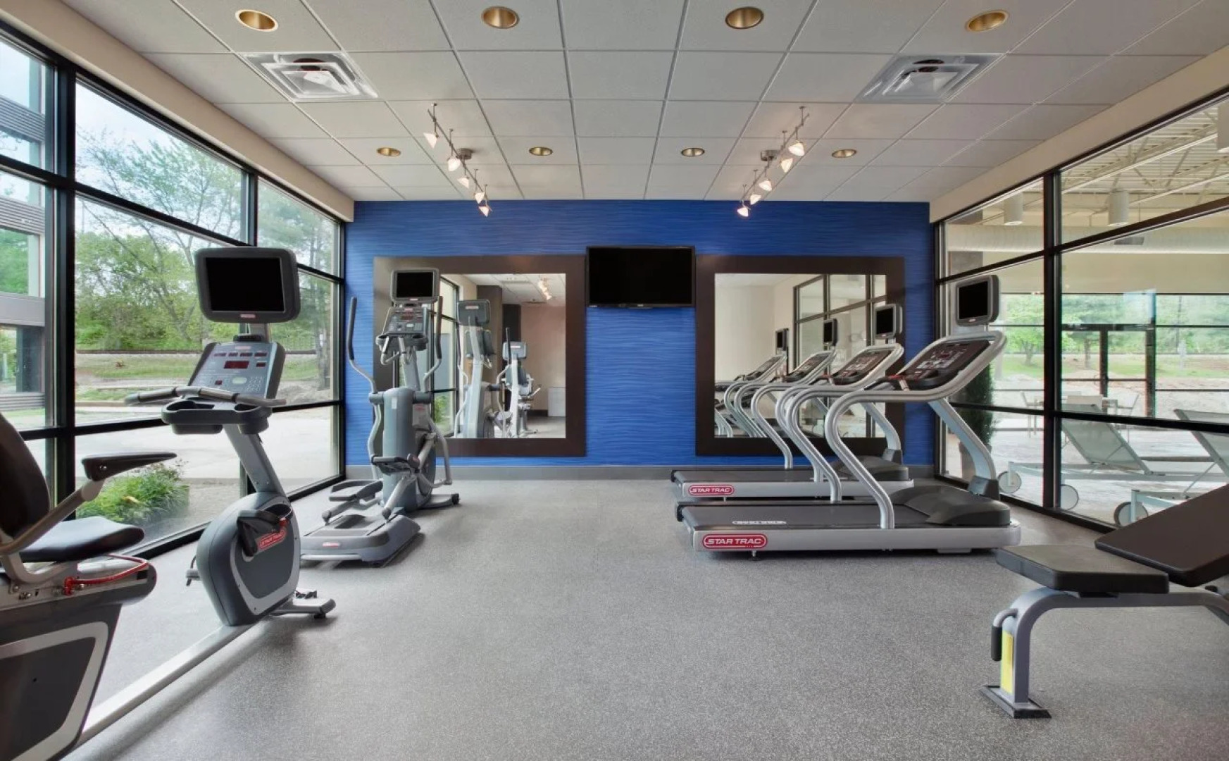 Holiday Inn Hotel & Suites Charleston West by IHG