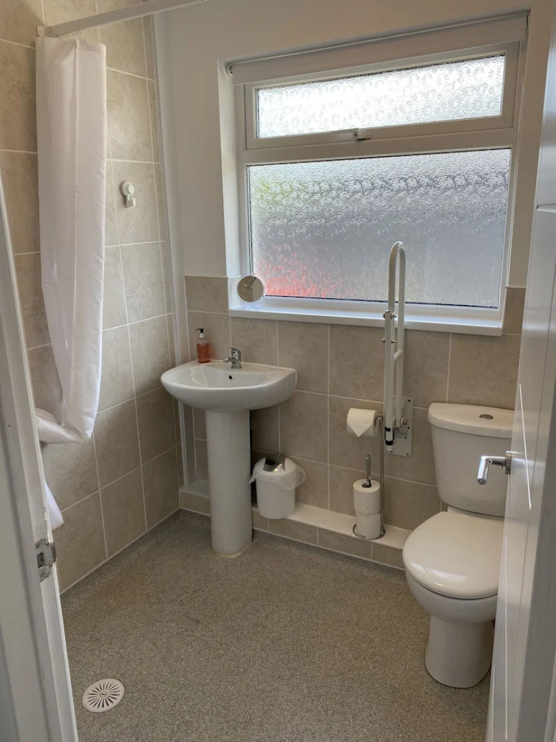 Inviting 2-Bed Bungalow