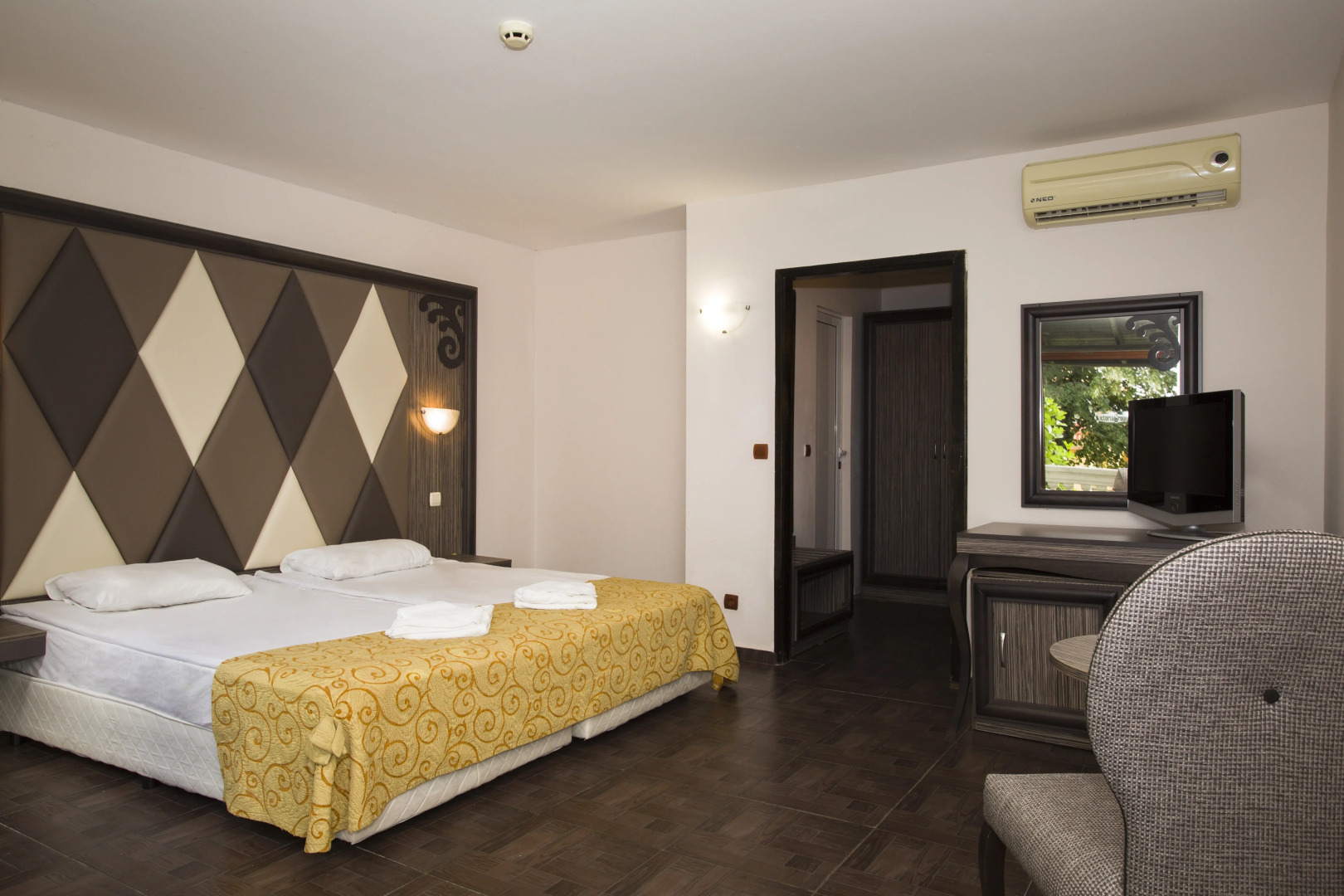 Elenite Holiday Village