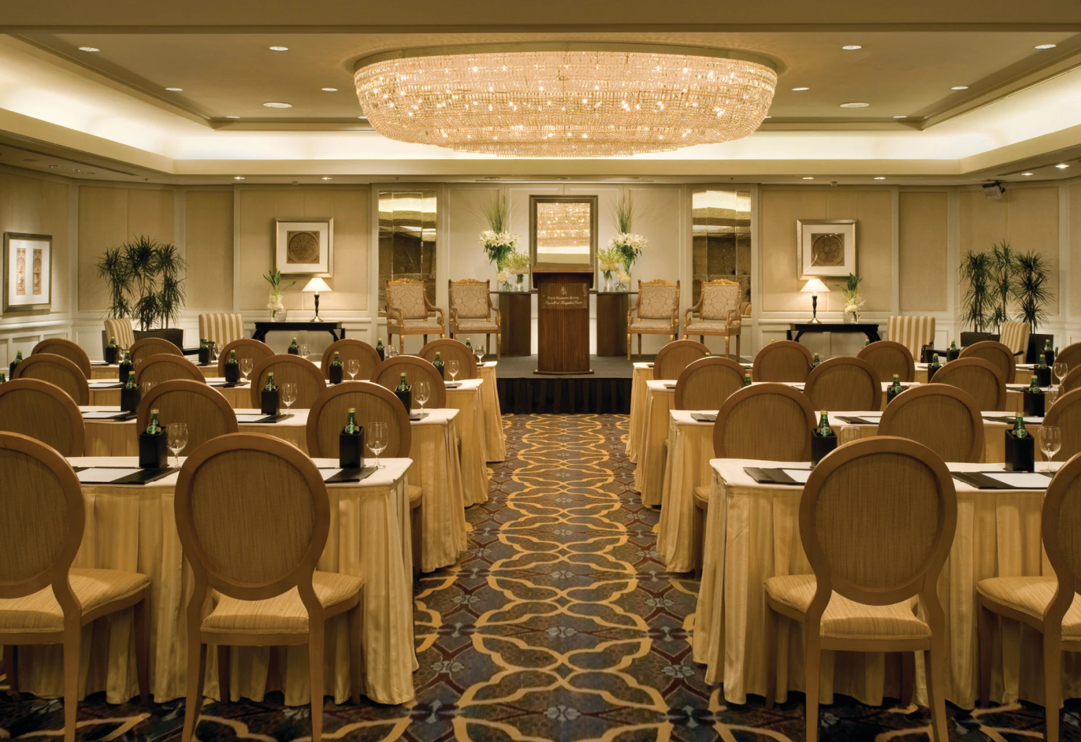 Отель Four Seasons Riyadh At Kingdom Center