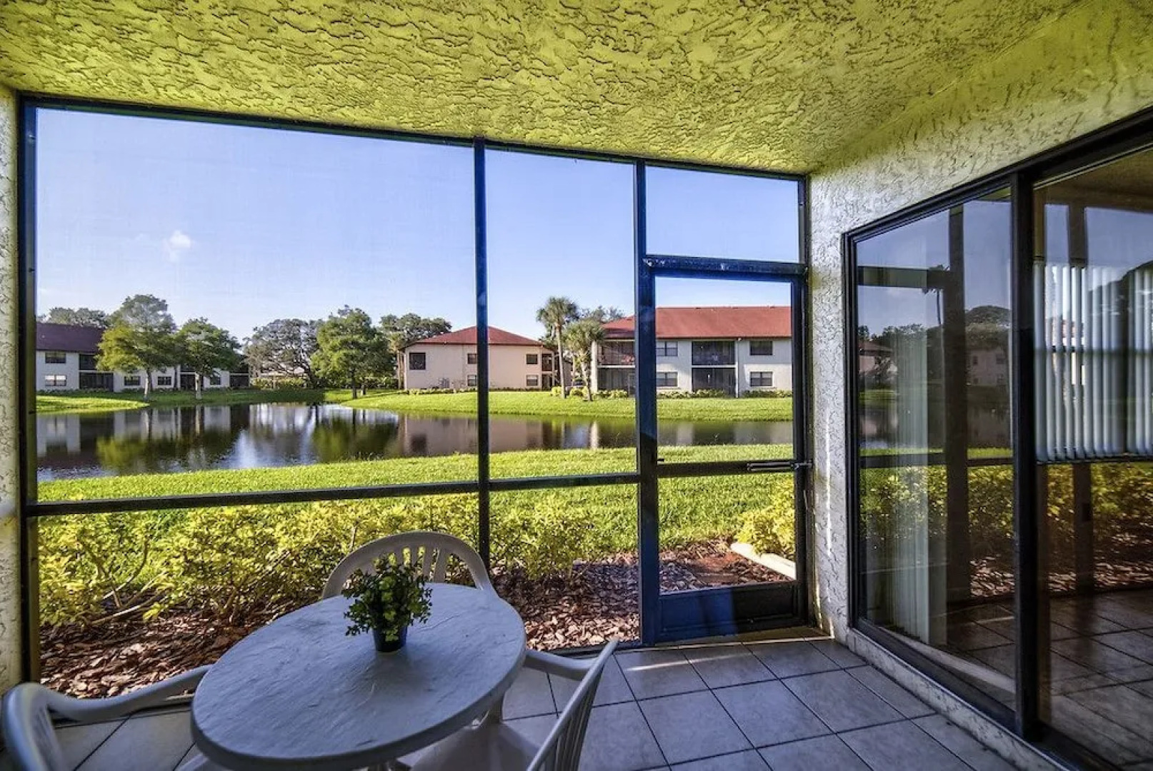 Shorewalk lakeview condo close to IMG