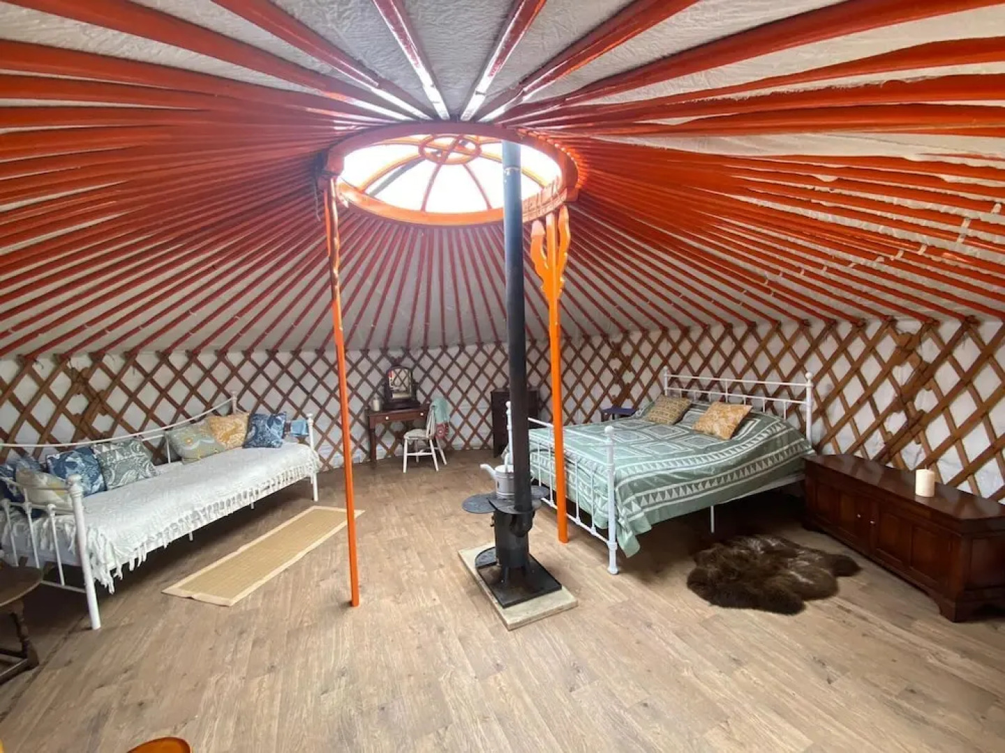 Beautiful Rural Yurt With Wood Fired hot tub