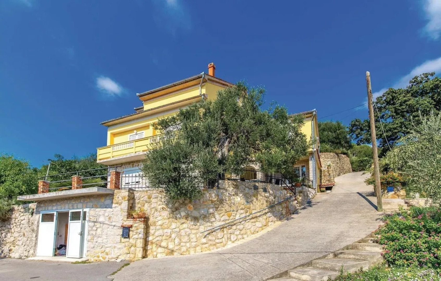 Nice Home in Supetarska Draga With Wifi and 3 Bedrooms