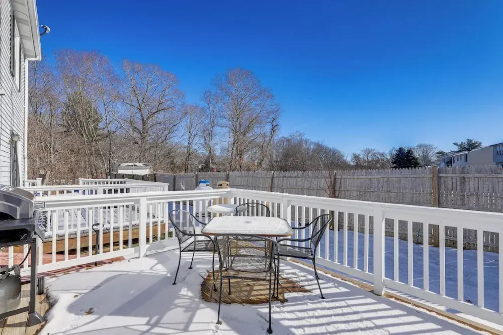 Niantic Duplex w/ Deck < 1 Mi to Beach + Boardwalk