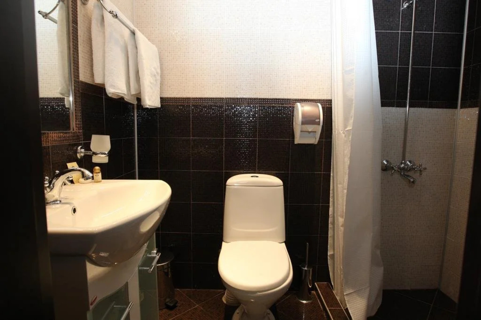 Hotel & Restaurant The House