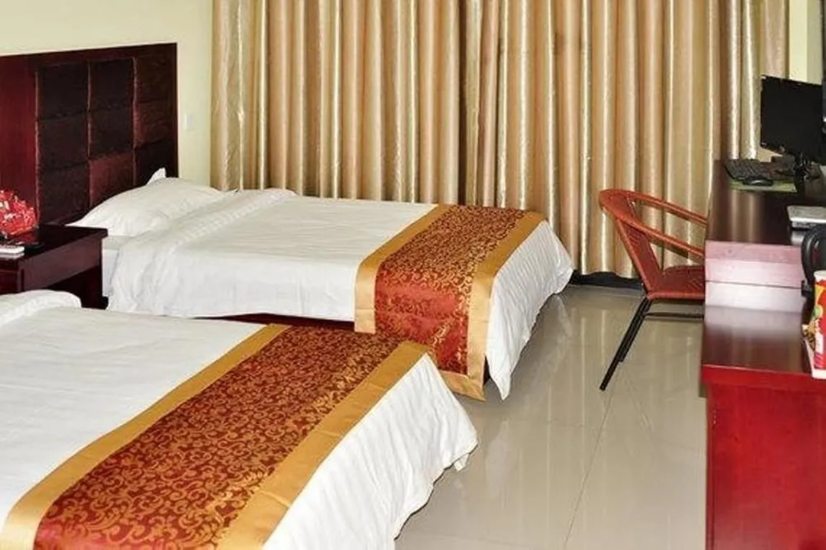 Zhengzhou Longgang Hotel