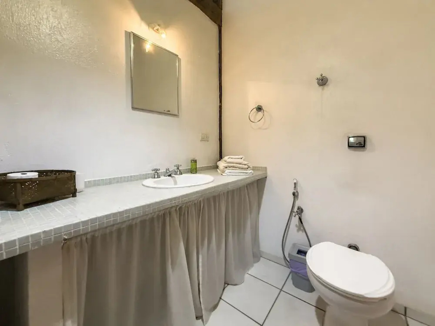 Casa com Piscina Privativa e Natureza – Granja Viana, São Paulo