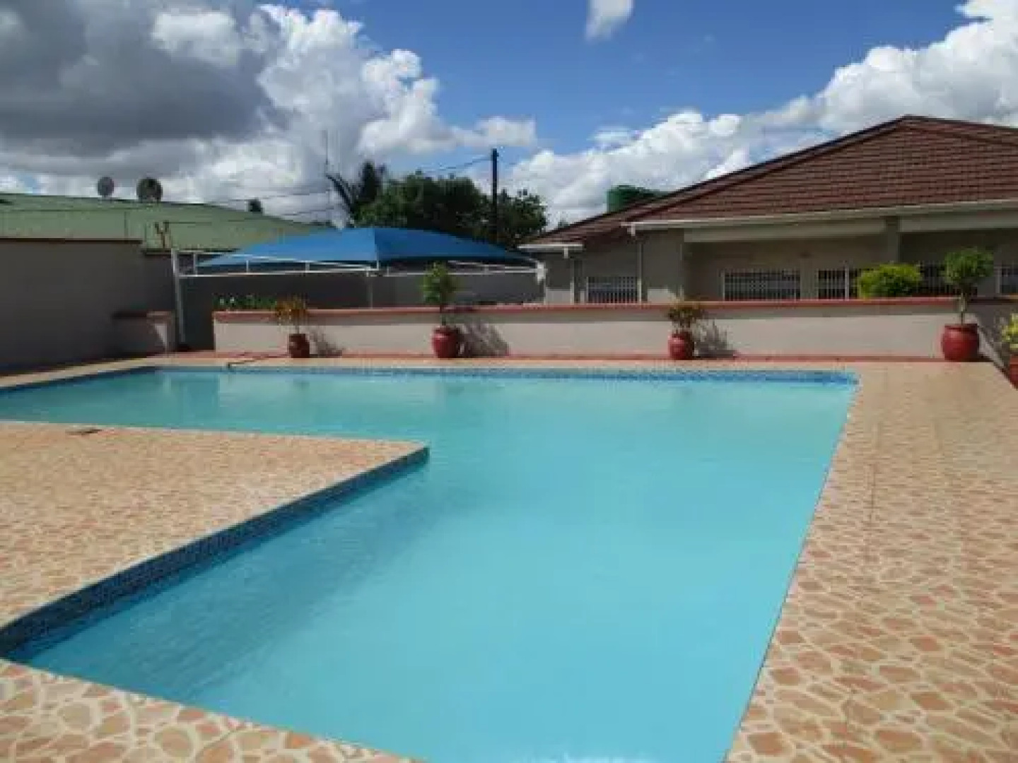 Avon Garden Apartments