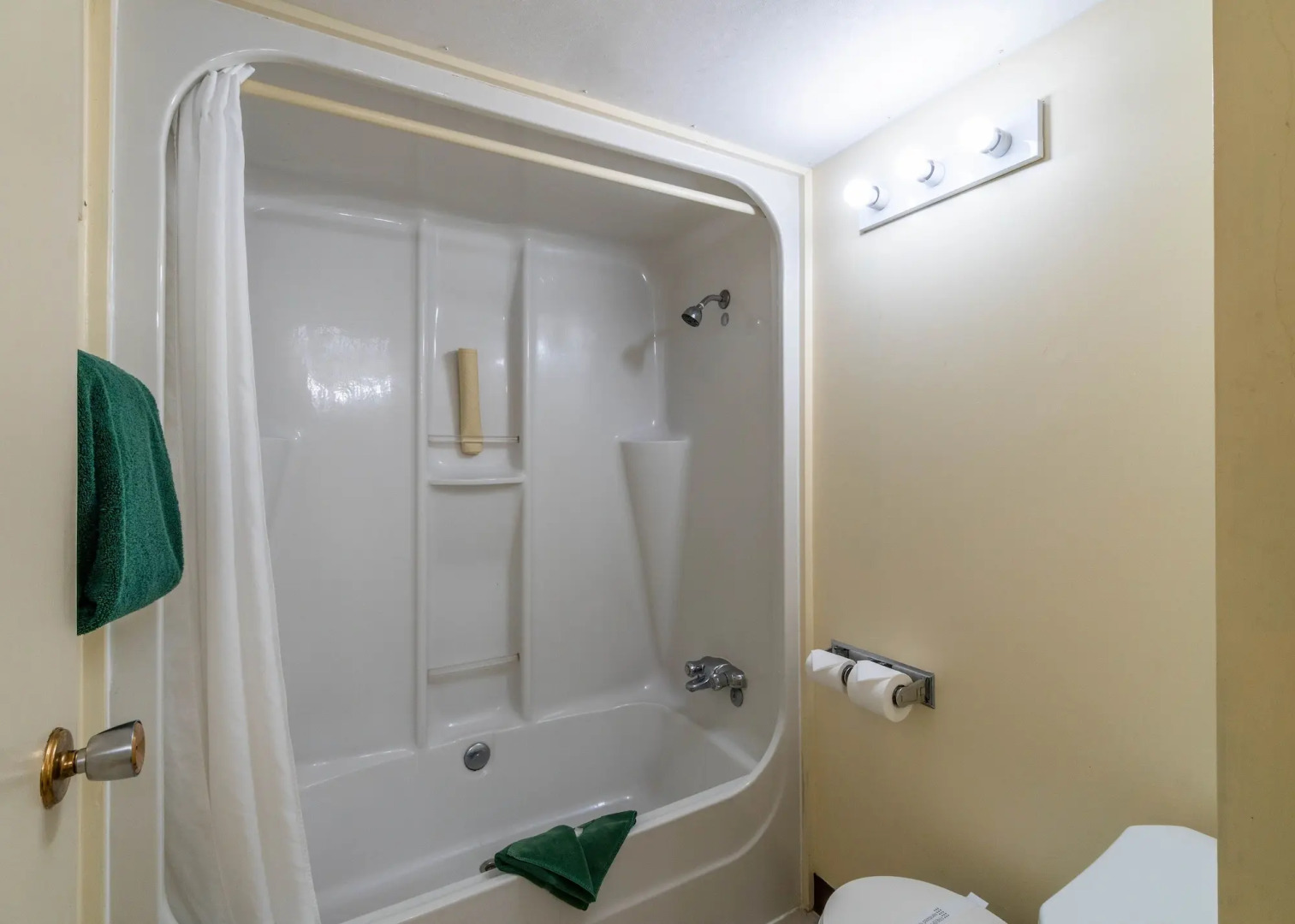 Canadas Best Value Desert Inn & Suites Cache Creek