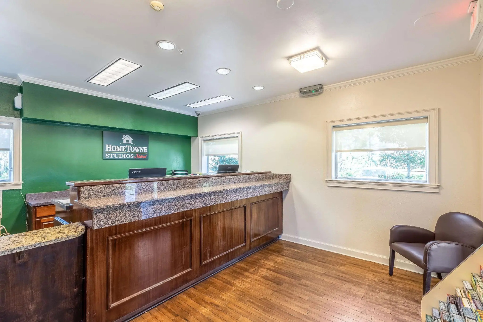 HomeTowne Studios Orlando - Casselberry