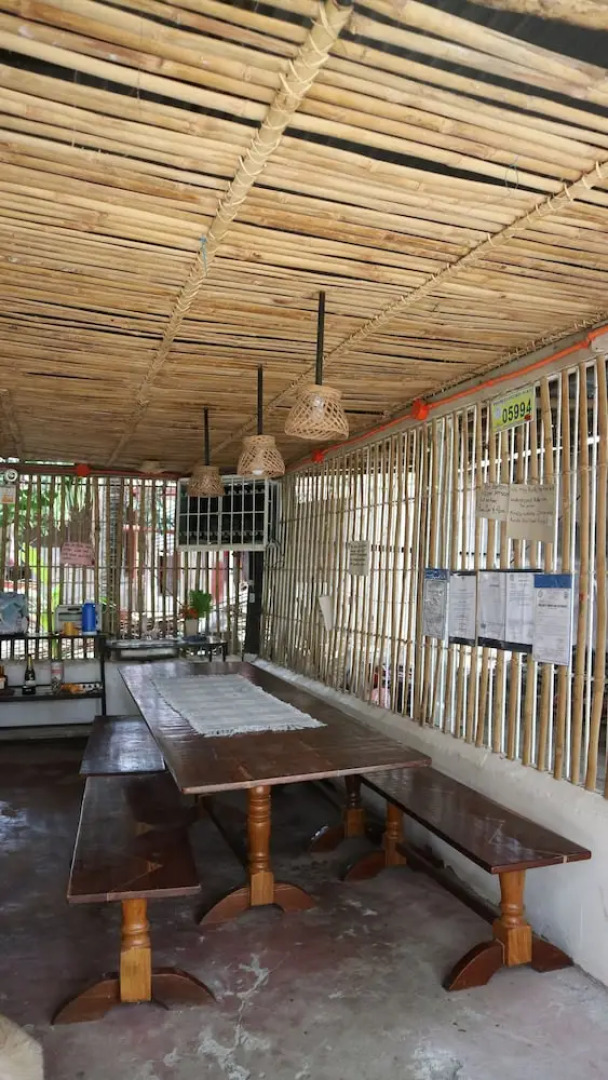 Charm Guest House - Hostel